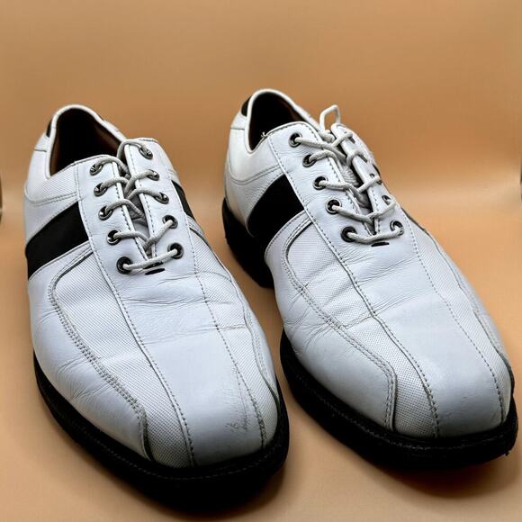 FOOTJOY ICON Men's size 9 W  Golf Cleats White 52070 - Picture 1 of 16